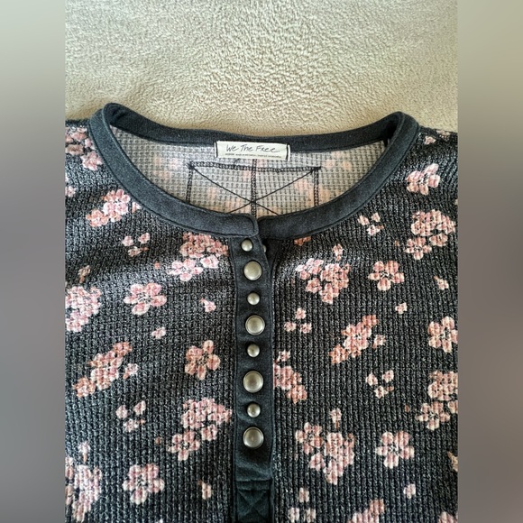 NWOT We The Free Black and Pink Floral Long Sleeve Top - Picture 4 of 8
